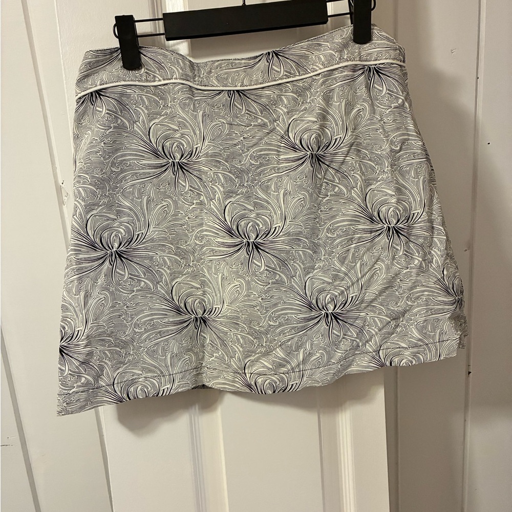 Patagonia Women's boardie skort with removable skirt or shorts - Picture 6 of 9